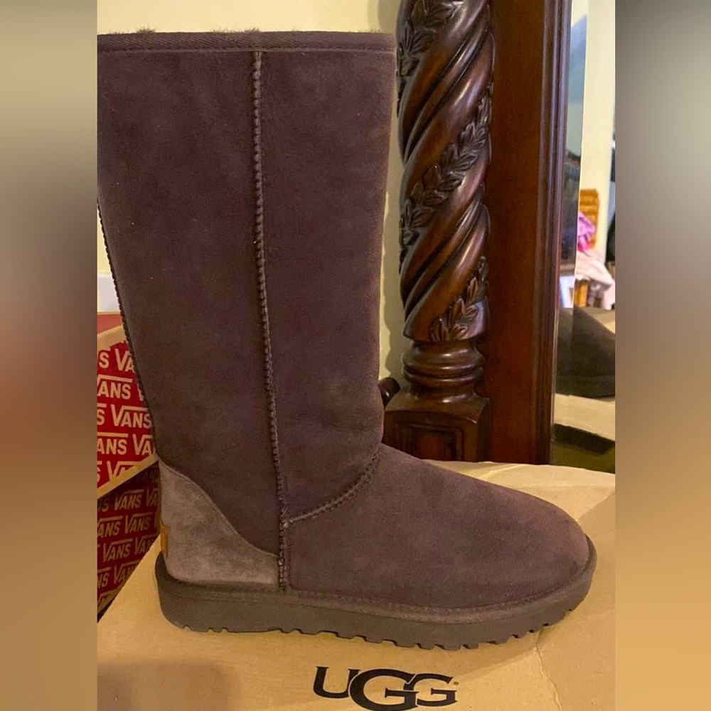 NWT UGG Brown Classic ll Tall Boots size 8